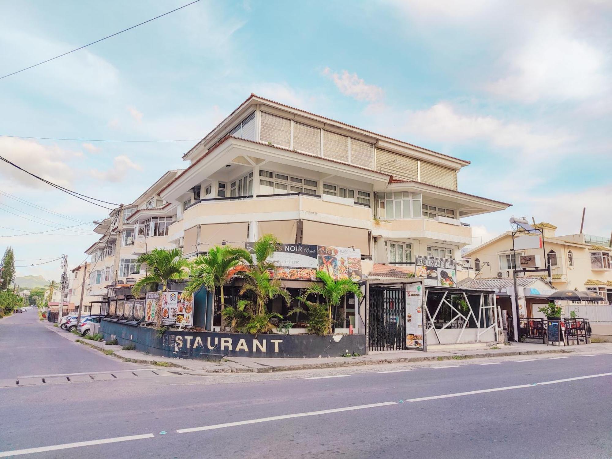 Fibonacci Beachfront Apartment Flic-en-Flacq Екстериор снимка