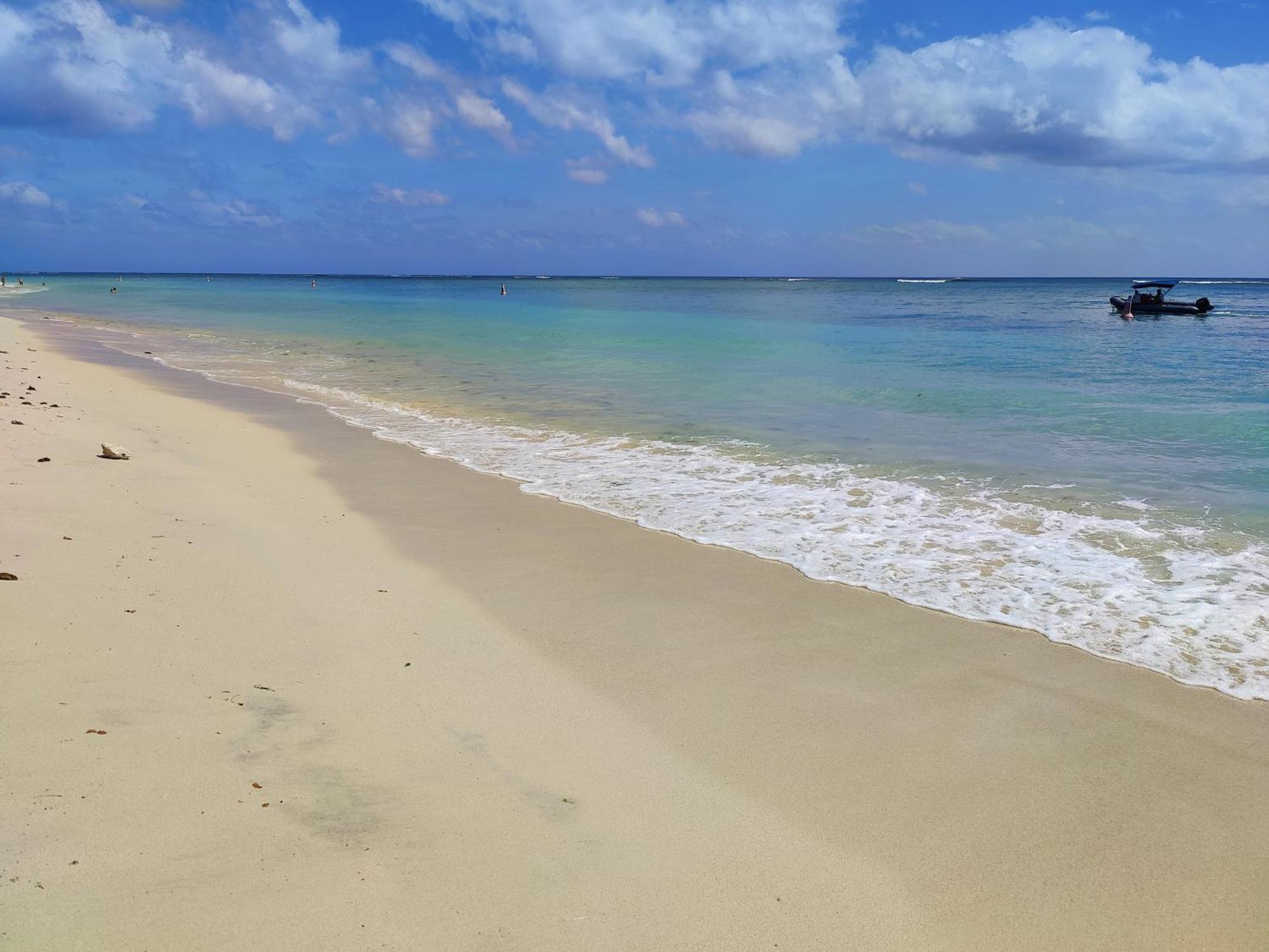 Fibonacci Beachfront Apartment Flic-en-Flacq Екстериор снимка